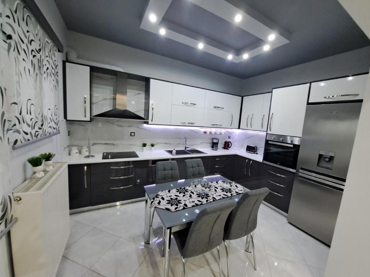 Luxury Apartment 阿马林索斯 外观 照片